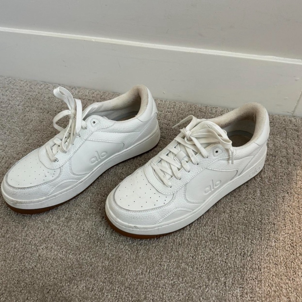 Alo shoes- 9.5. Great condition